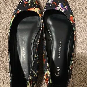 Gap floral shoes! Barley worn